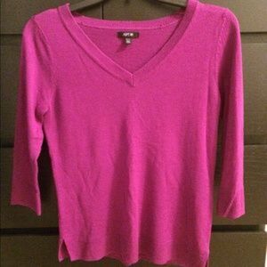 Cute v-neck purple quarter sleeve top! Like new!